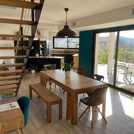 Maison Contemporaine Holiday home *